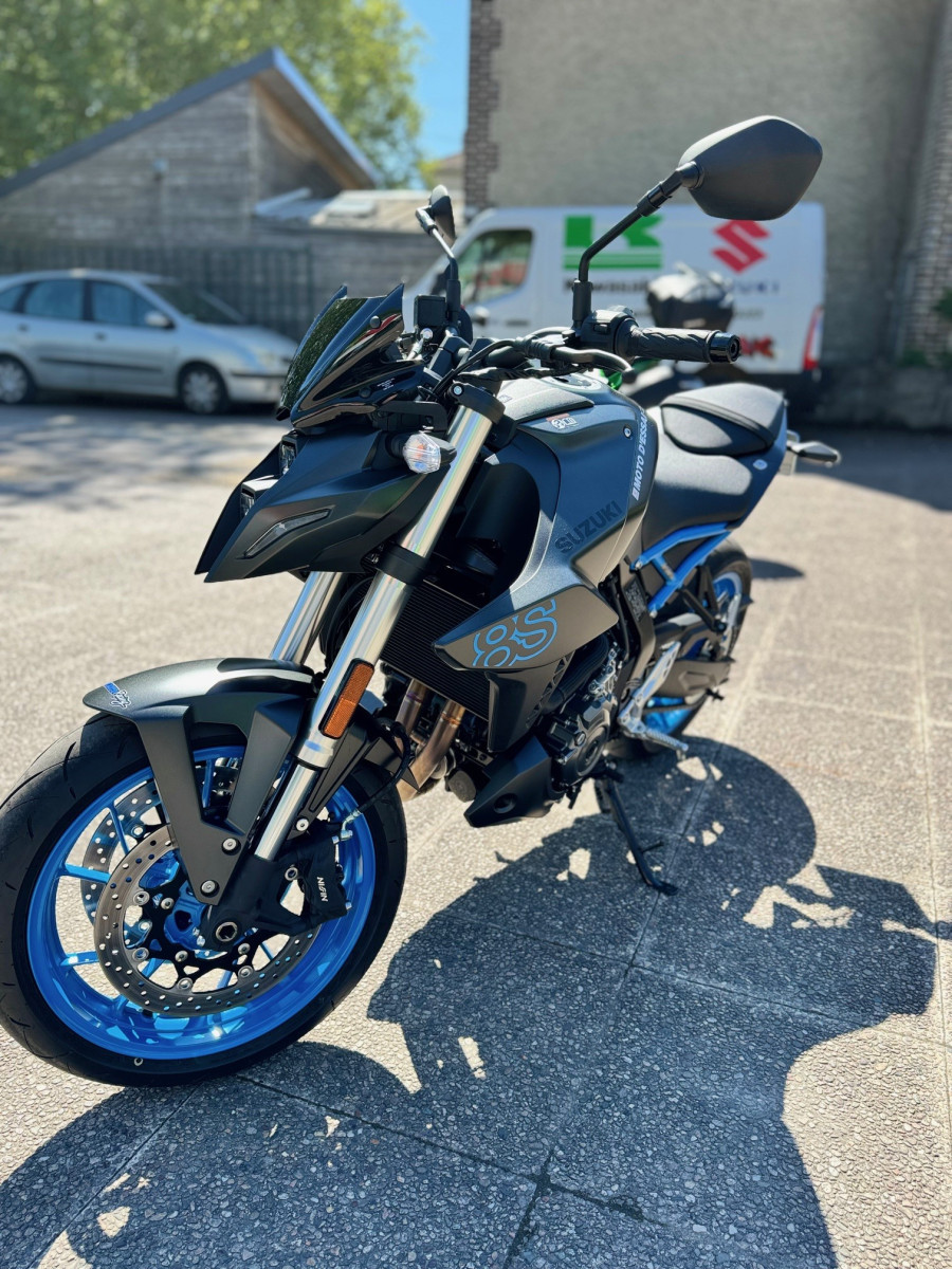 gsx8s-akra-2