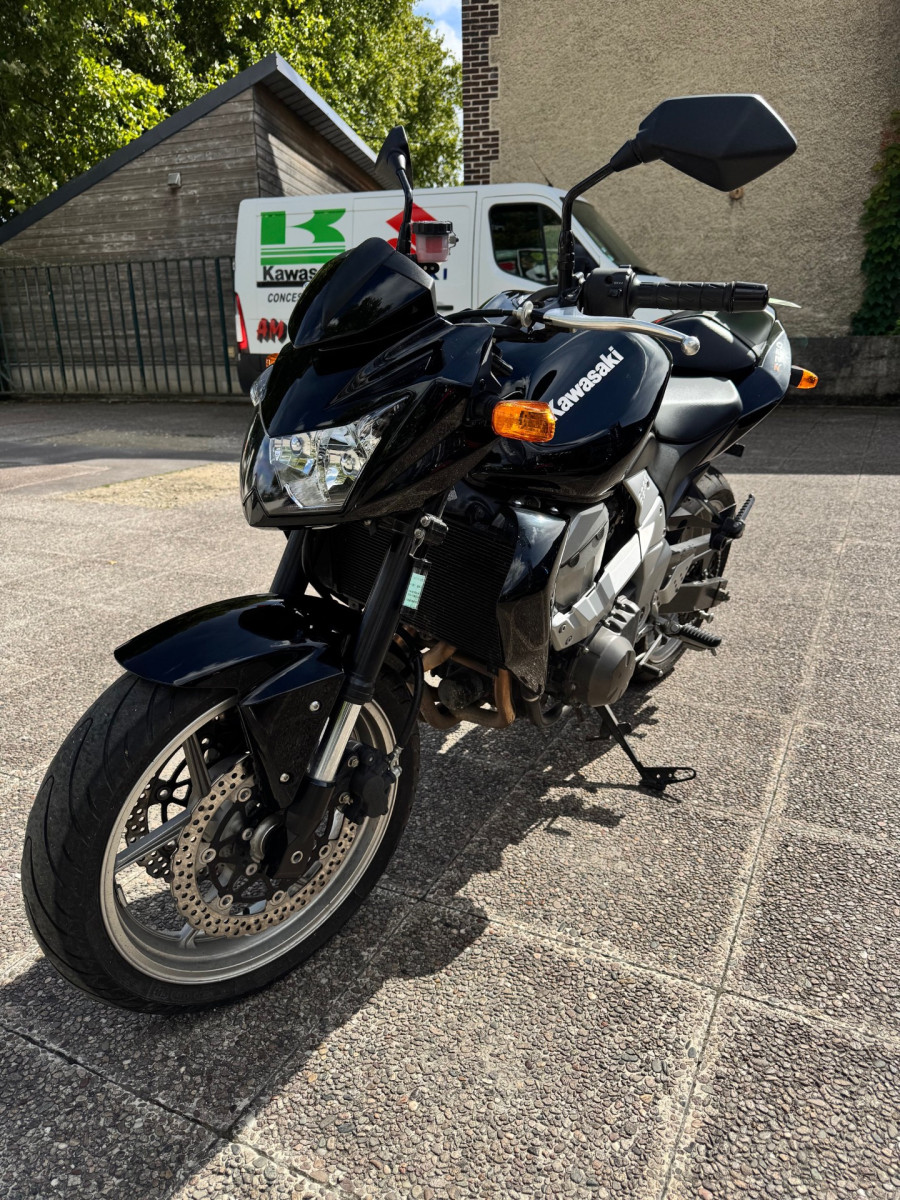 z750-blk-3