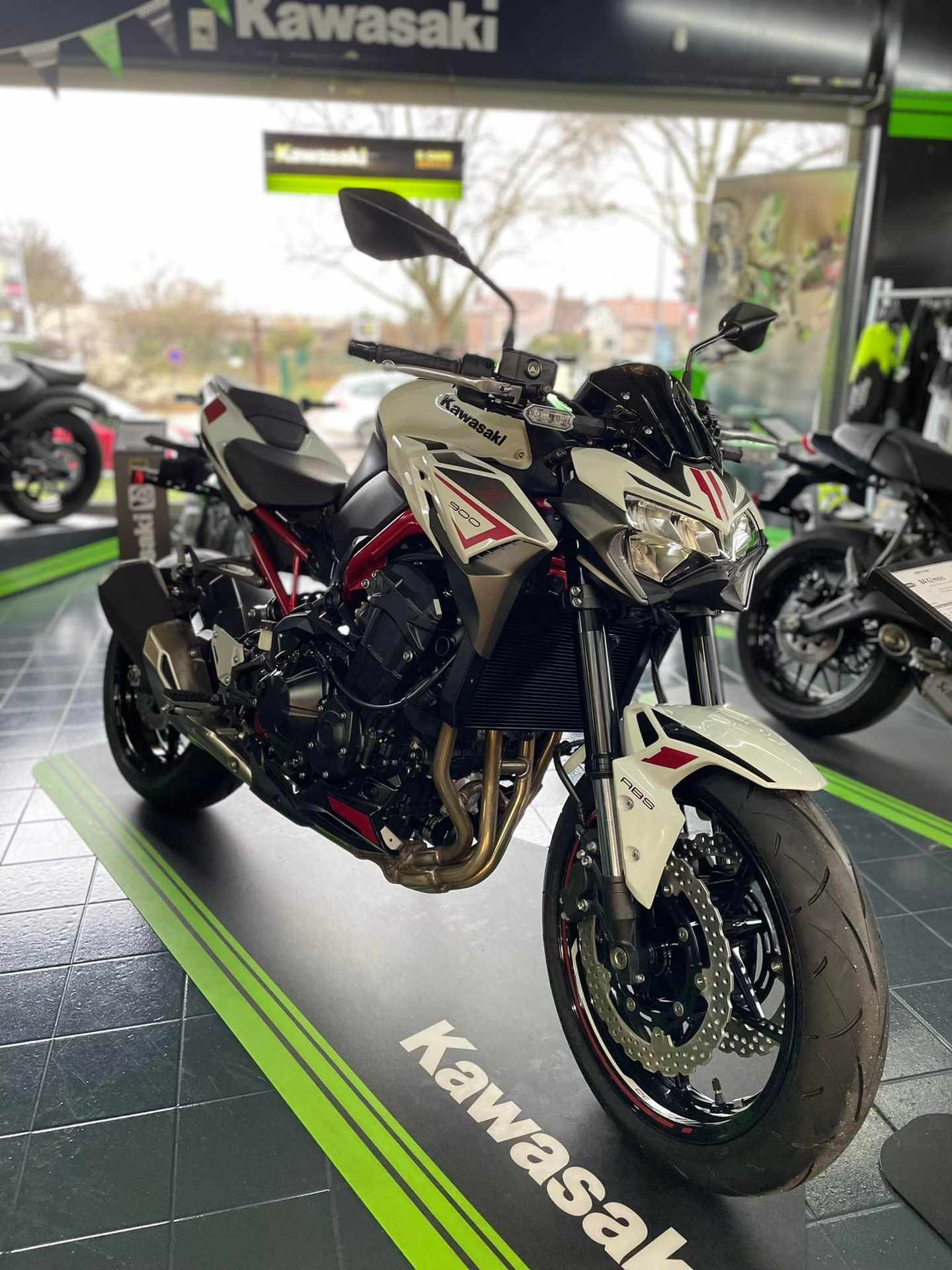 Motos